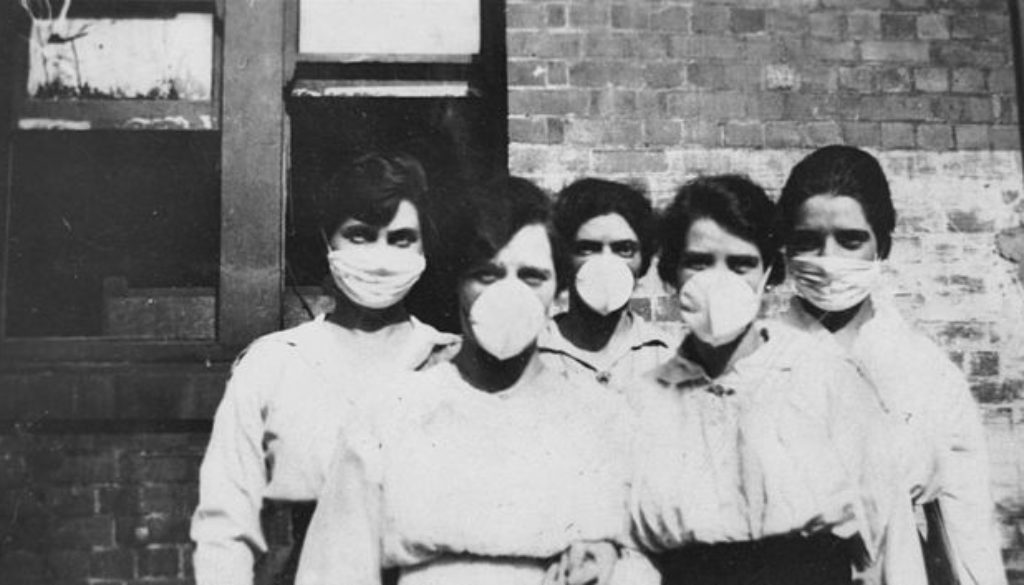 Women_wearing_surgical_masks_during_the_influenza_epidemic,_1919_(29245747812)